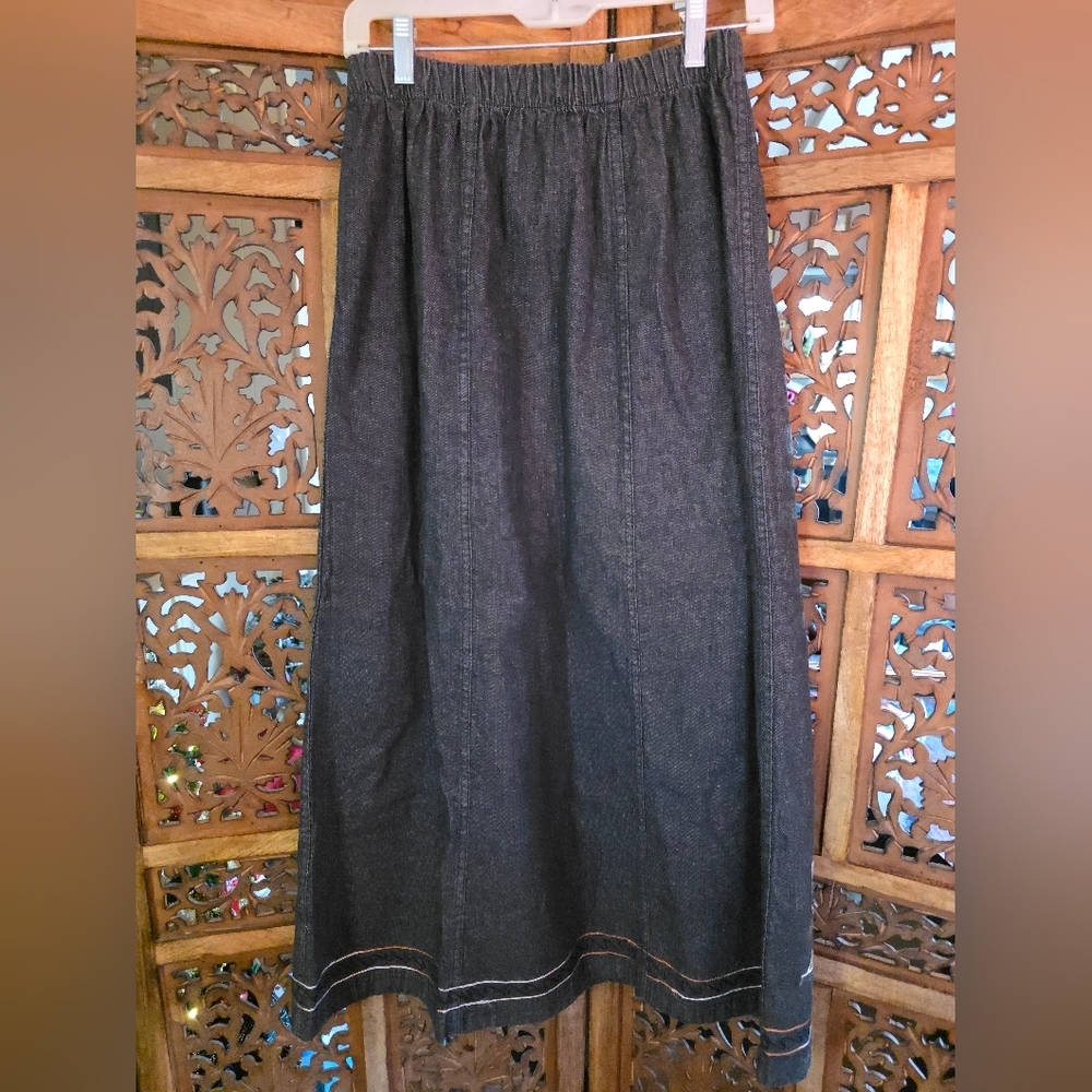 Denim&Co Black Maxi Skirt with Floral Embroidery - Picture 4 of 5